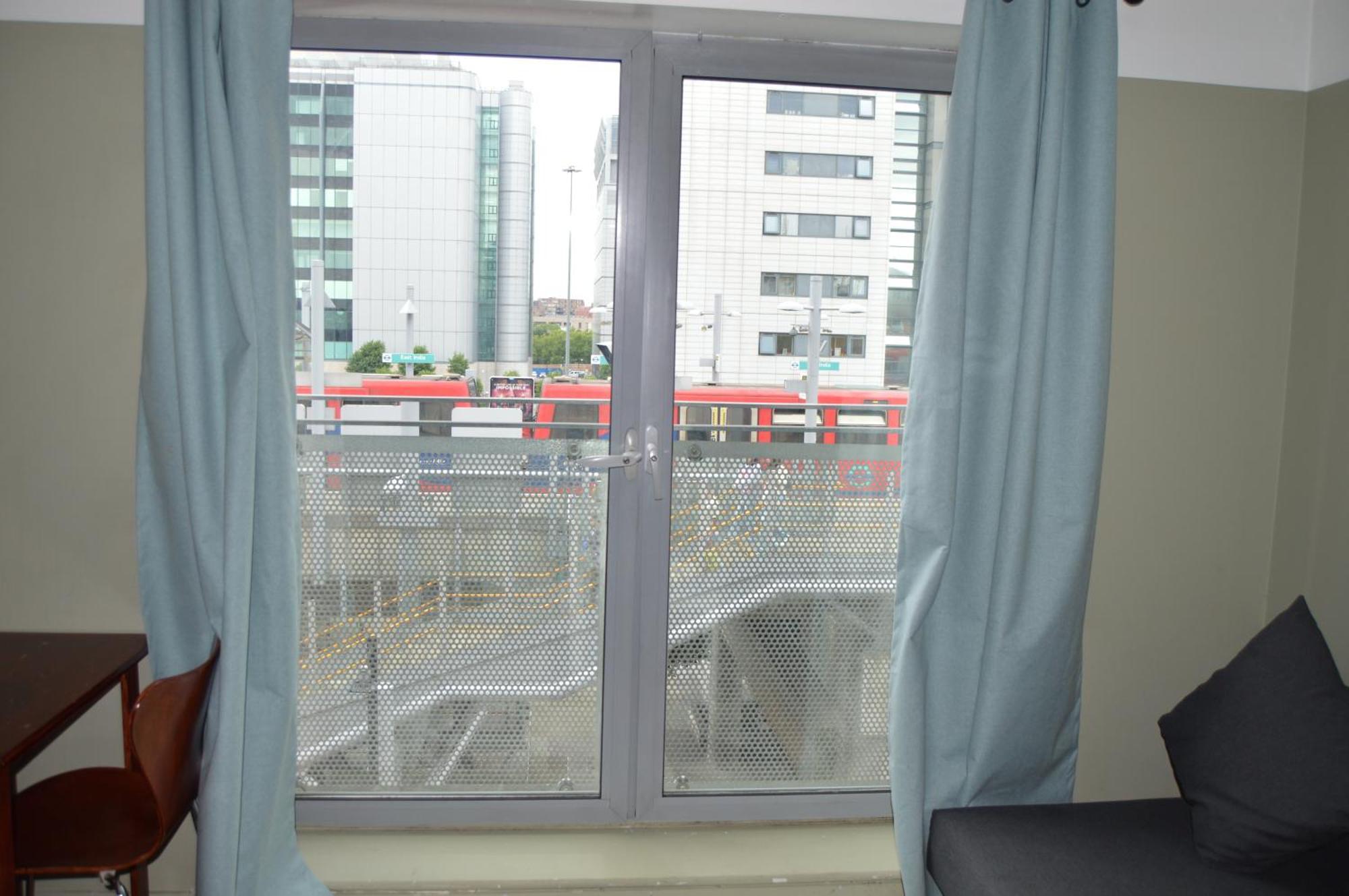 Entire Apartment Next To Canary Wharf In London Exterior foto