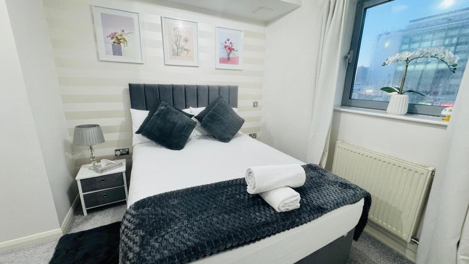 Entire Apartment Next To Canary Wharf In London Exterior foto
