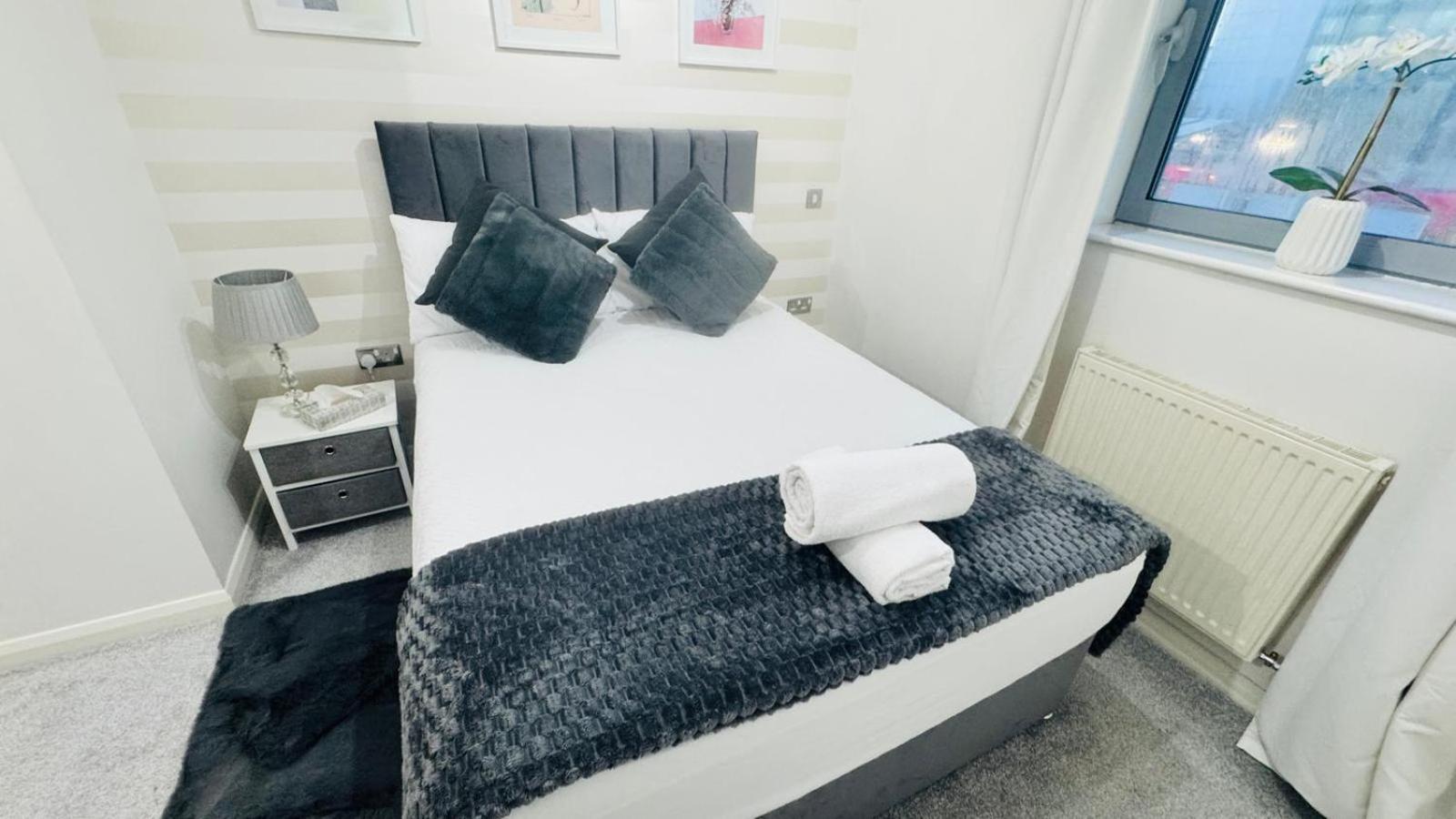 Entire Apartment Next To Canary Wharf In London Exterior foto